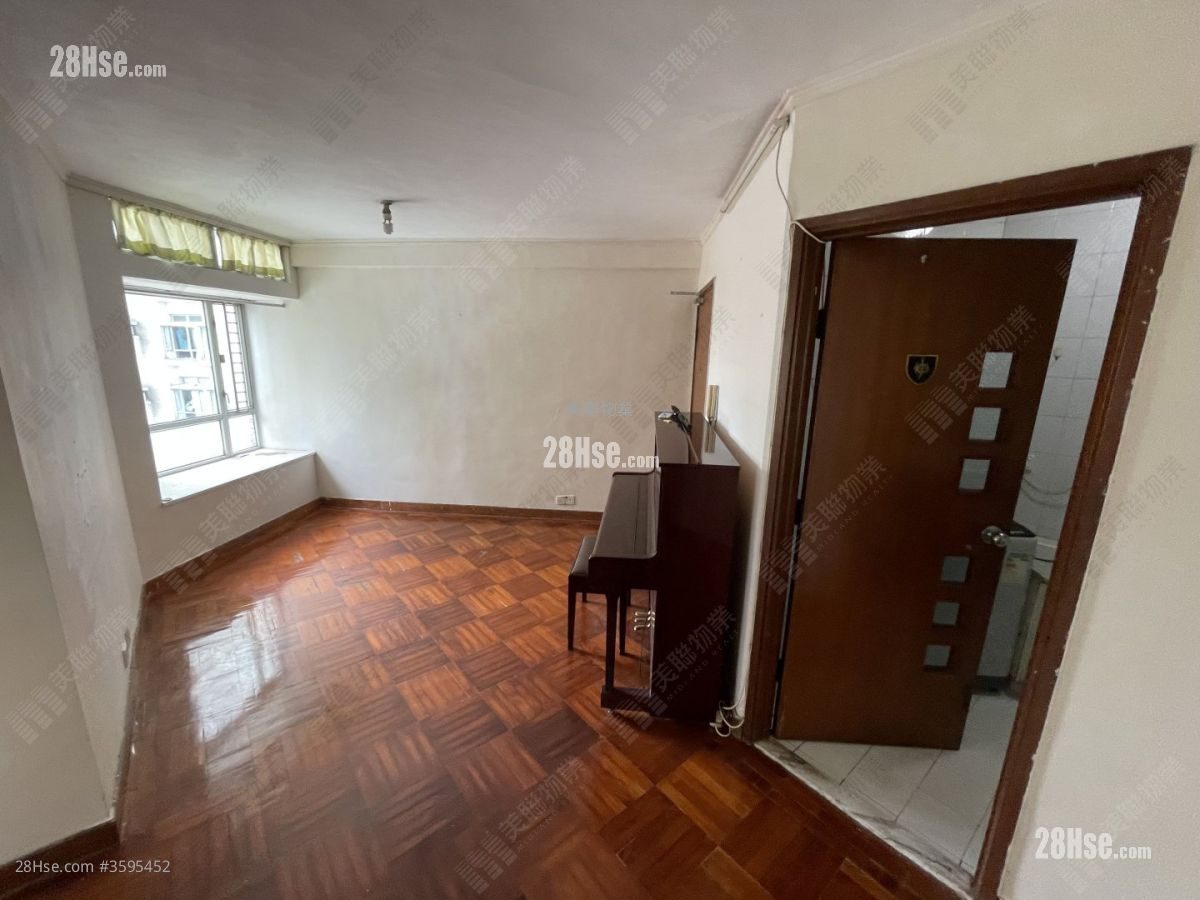 Kingswood Villas Sell 2 Bedrooms , 1 Bathroom 448 ft²