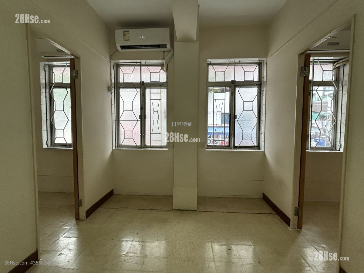 Lok Kwan House Sell 2 Bedrooms , 1 Bathroom 412 ft²