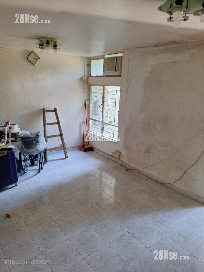 Chung Nga Court Sell 2 Bedrooms , 1 Bathroom 443 ft²