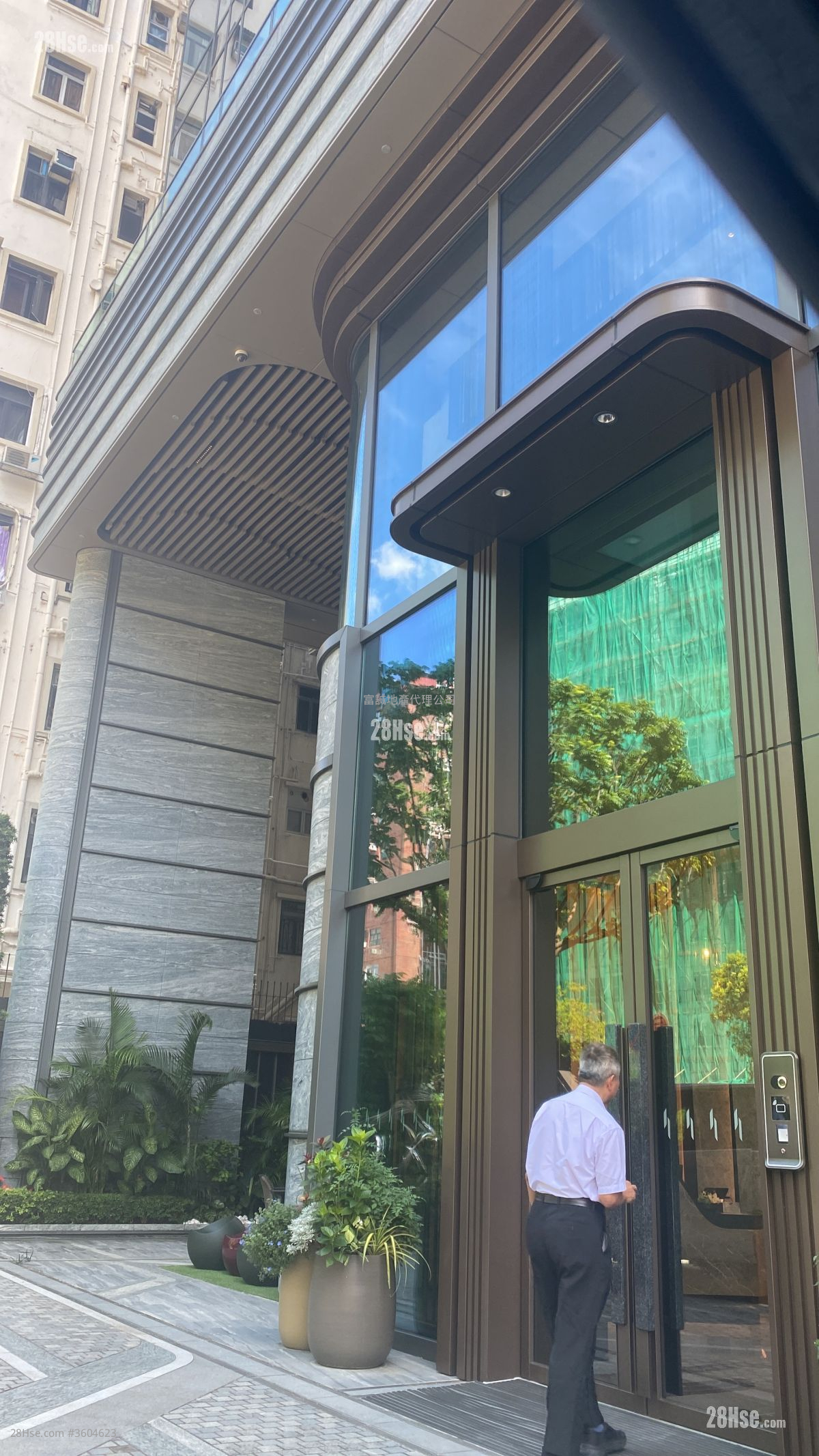 233  Prince Edward Road West Rental 4 Bedrooms , 3 Bathrooms 1,038 ft² 233  Prince Edward Road West Rental 4 Bedrooms , 3 Bathrooms 1,038 ft²