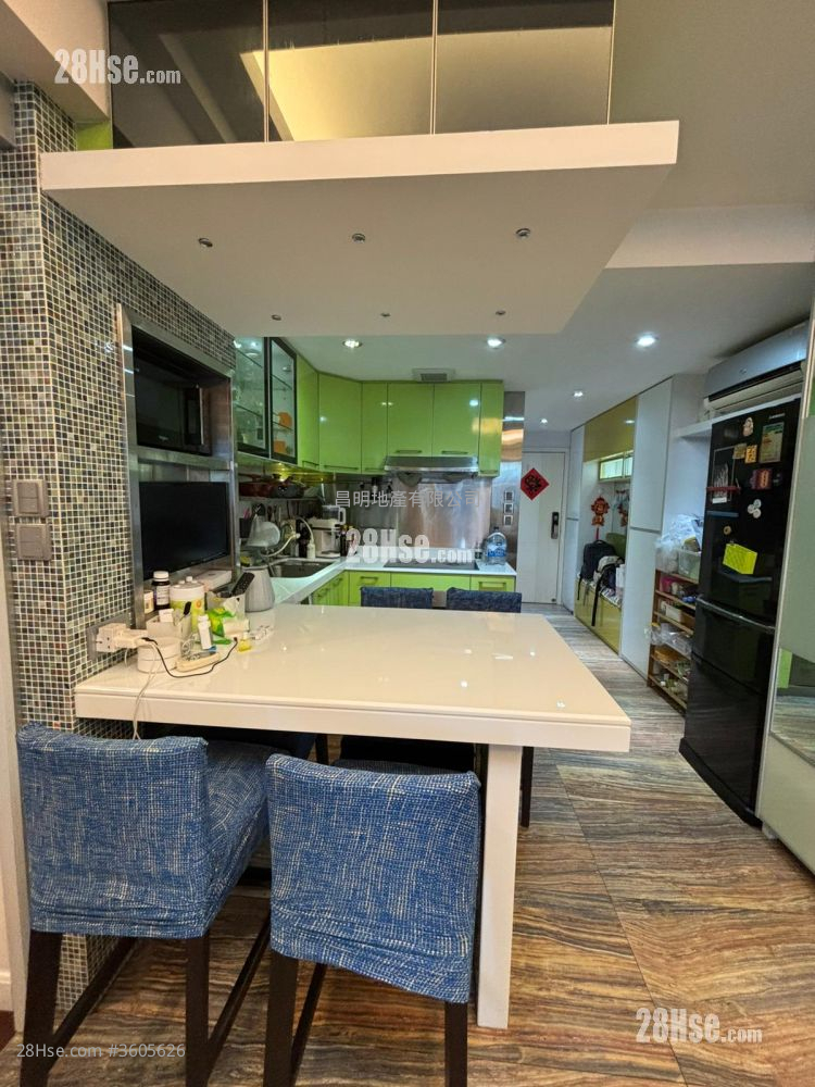 Pak Lee Building Rental 3 Bedrooms , 1 Bathroom 681 ft² Pak Lee Building Rental 3 Bedrooms , 1 Bathroom 681 ft²