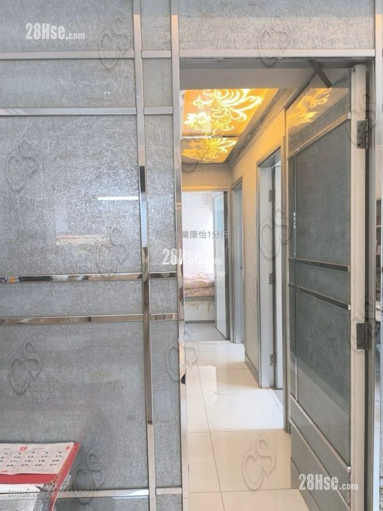 Wah Shun Gardens Sell 3 Bedrooms , 2 Bathrooms 573 ft²