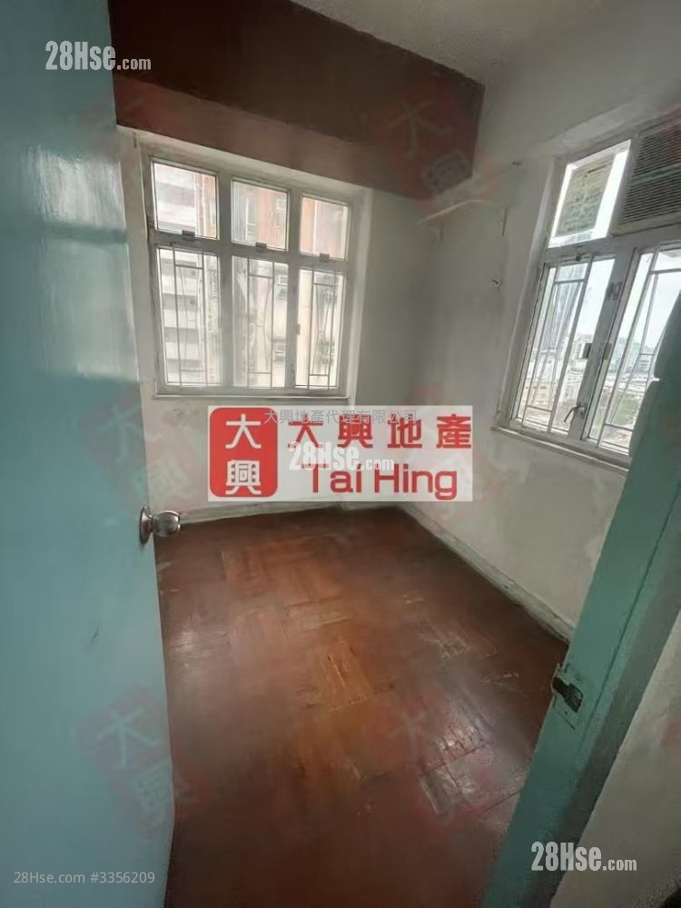 Tak Hay Building Sell 2 Bedrooms , 1 Bathroom 292 ft²