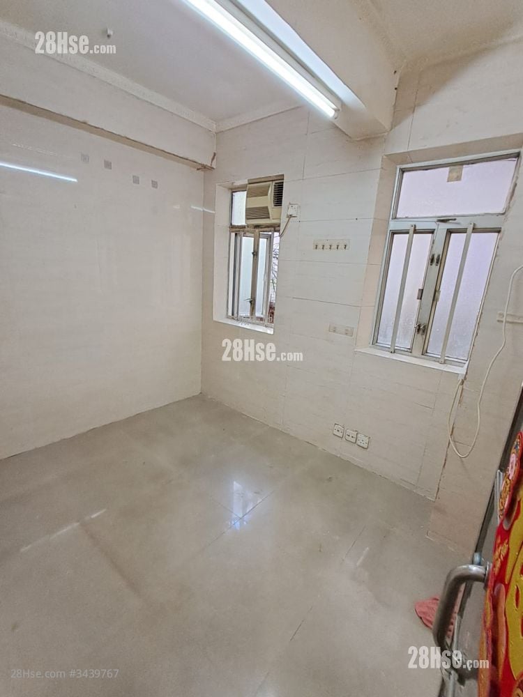 Tung Tak Building Rental Studio , 1 Bathroom 110 ft²