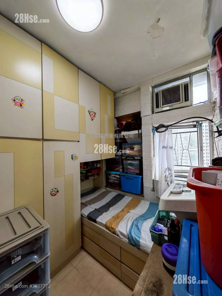 New Kwai Fong Gardens Sell 2 Bedrooms , 1 Bathroom 418 ft² New Kwai Fong Gardens Sell 2 Bedrooms , 1 Bathroom 418 ft²
