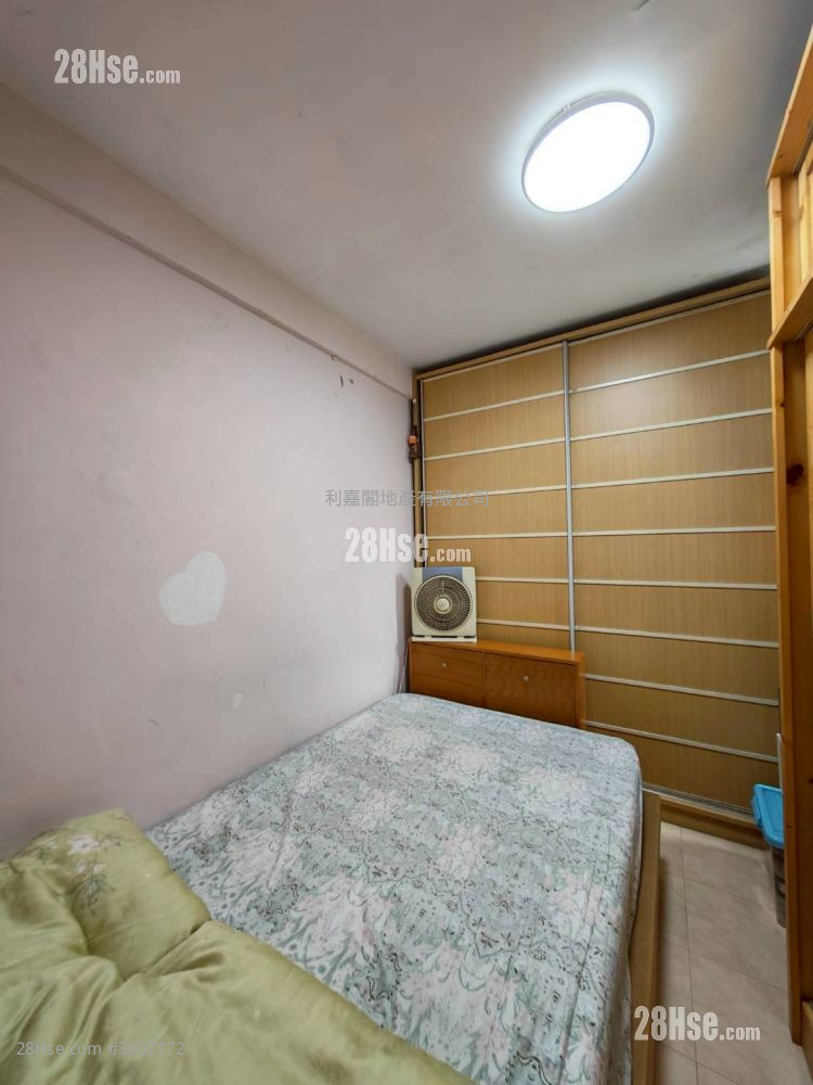 New Kwai Fong Gardens Sell 2 Bedrooms , 1 Bathroom 418 ft² New Kwai Fong Gardens Sell 2 Bedrooms , 1 Bathroom 418 ft²