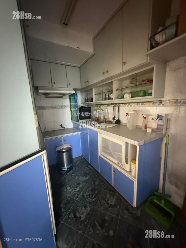 Sun Kwai Hing Gardens Sell 3 Bedrooms , 1 Bathroom 570 ft² Sun Kwai Hing Gardens Sell 3 Bedrooms , 1 Bathroom 570 ft²