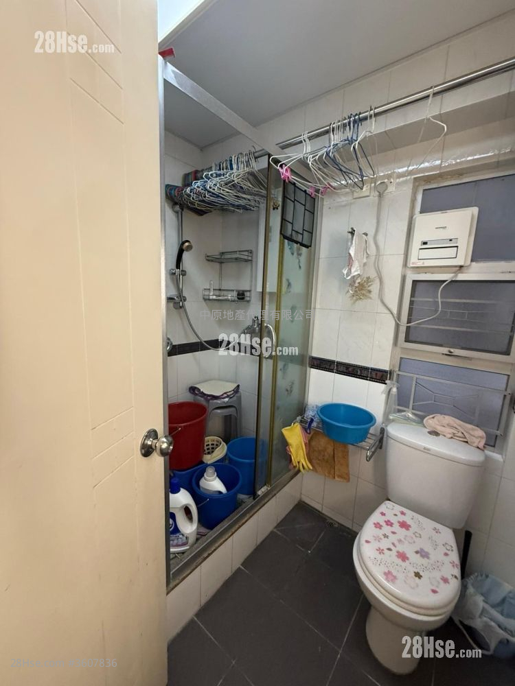 Sun Kwai Hing Gardens Sell 3 Bedrooms , 1 Bathroom 570 ft² Sun Kwai Hing Gardens Sell 3 Bedrooms , 1 Bathroom 570 ft²