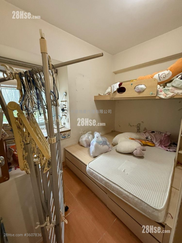 Sun Kwai Hing Gardens Sell 3 Bedrooms , 1 Bathroom 570 ft² Sun Kwai Hing Gardens Sell 3 Bedrooms , 1 Bathroom 570 ft²