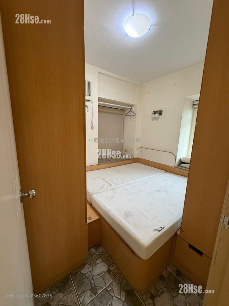 Sun Kwai Hing Gardens Sell 3 Bedrooms , 1 Bathroom 570 ft² Sun Kwai Hing Gardens Sell 3 Bedrooms , 1 Bathroom 570 ft²