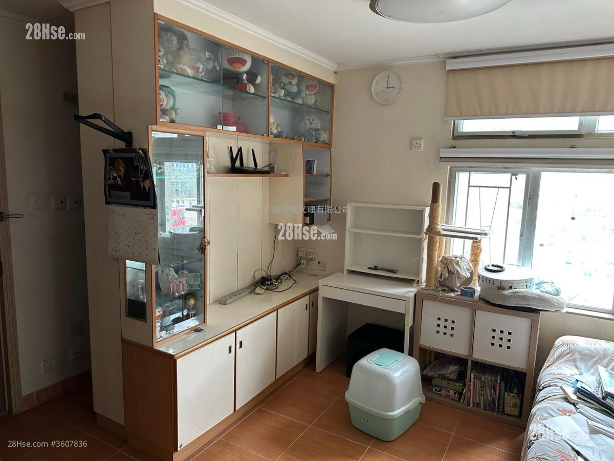 Sun Kwai Hing Gardens Sell 3 Bedrooms , 1 Bathroom 570 ft² Sun Kwai Hing Gardens Sell 3 Bedrooms , 1 Bathroom 570 ft²