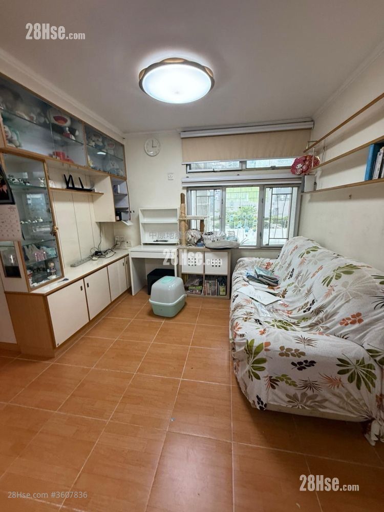 Sun Kwai Hing Gardens Sell 3 Bedrooms , 1 Bathroom 570 ft² Sun Kwai Hing Gardens Sell 3 Bedrooms , 1 Bathroom 570 ft²