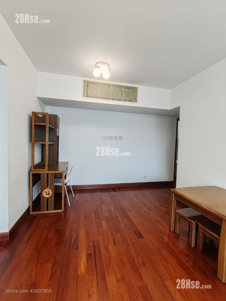 living room: The Harbourside Sell 2 Bedrooms , 2 Bathrooms 750 ft² living room: The Harbourside Sell 2 Bedrooms , 2 Bathrooms 750 ft²