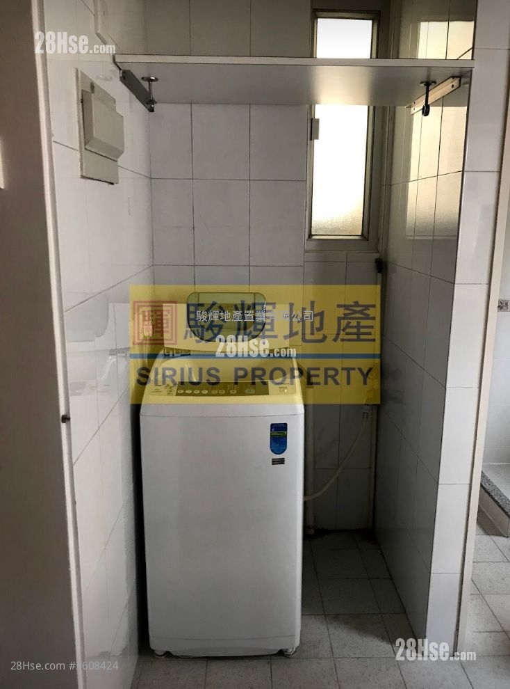 Cosmopolitan Estate Sell Studio , 1 Bathroom 288 ft² Cosmopolitan Estate Sell Studio , 1 Bathroom 288 ft²