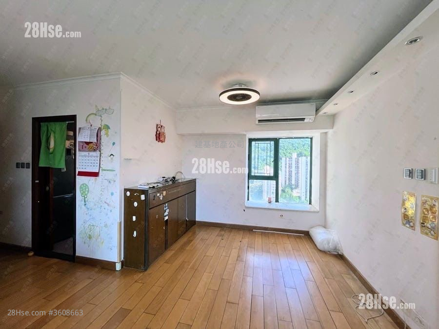 University Heights Sell 3 Bedrooms , 2 Bathrooms 805 ft² University Heights Sell 3 Bedrooms , 2 Bathrooms 805 ft²