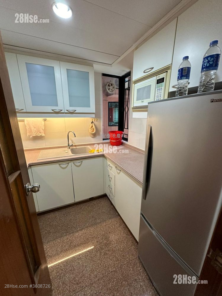 The Metro City Rental 3 Bedrooms , 2 Bathrooms 631 ft² The Metro City Rental 3 Bedrooms , 2 Bathrooms 631 ft²