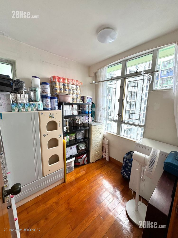 Kam Fung Court Sell 3 Bedrooms , 1 Bathroom 596 ft² Kam Fung Court Sell 3 Bedrooms , 1 Bathroom 596 ft²