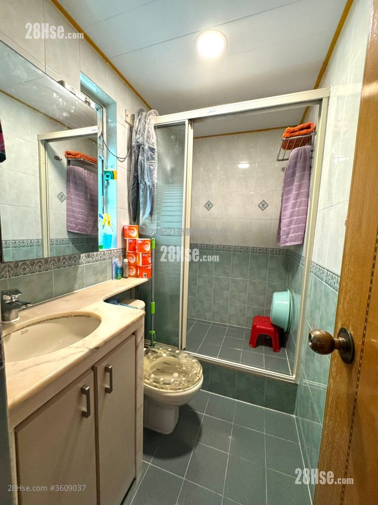 Kam Fung Court Sell 3 Bedrooms , 1 Bathroom 596 ft² Kam Fung Court Sell 3 Bedrooms , 1 Bathroom 596 ft²
