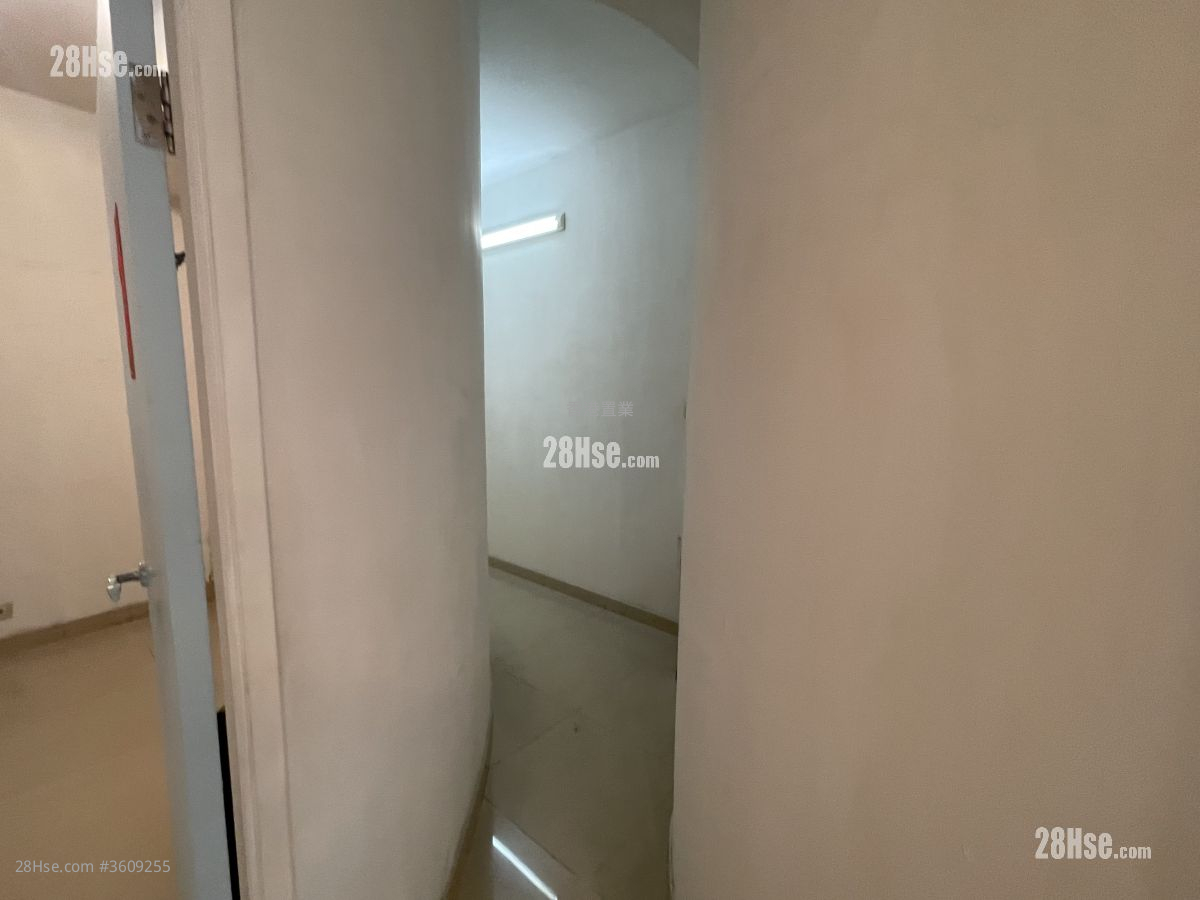 465-467 King's Road Sell 3 Bedrooms 868 ft² 465-467 King's Road Sell 3 Bedrooms 868 ft²