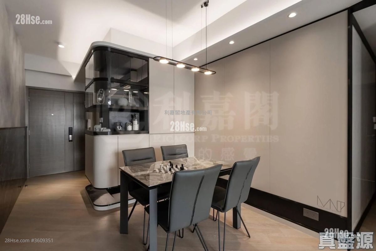 The Wings Rental 3 Bedrooms 788 ft² The Wings Rental 3 Bedrooms 788 ft²
