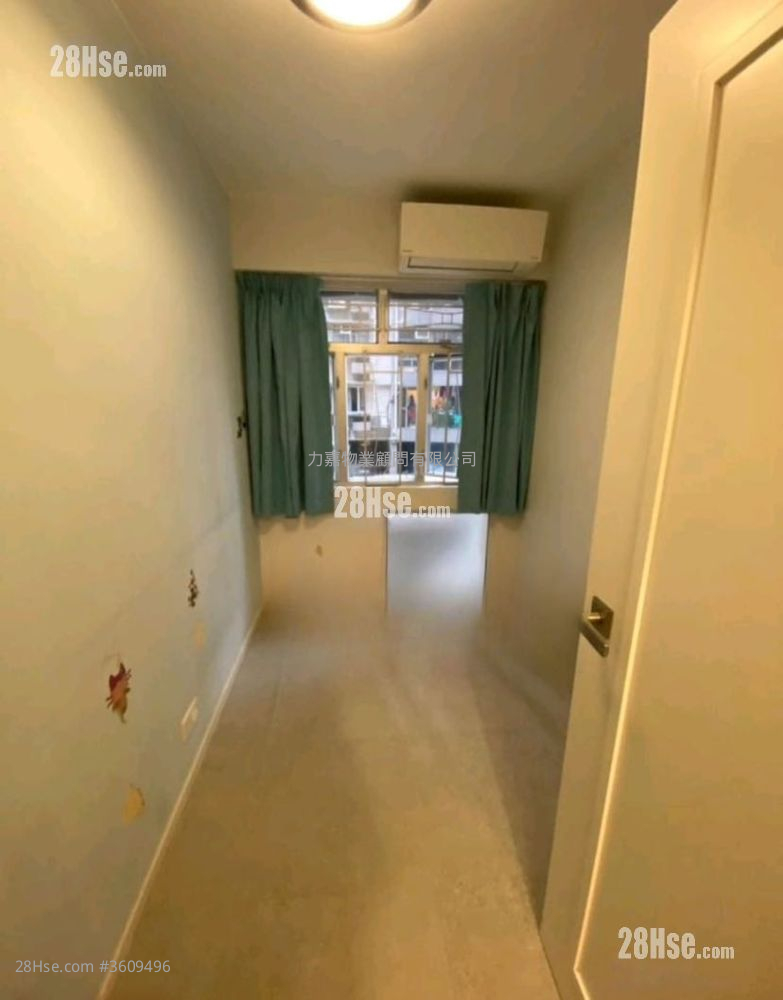 Flora Garden Sell 3 Bedrooms , 2 Bathrooms 681 ft² Flora Garden Sell 3 Bedrooms , 2 Bathrooms 681 ft²