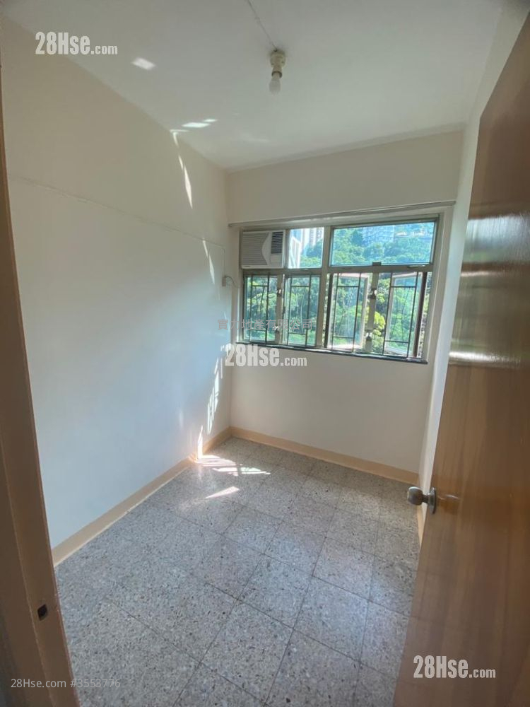 Wah Fai House Rental 3 Bedrooms , 1 Bathroom 416 ft²