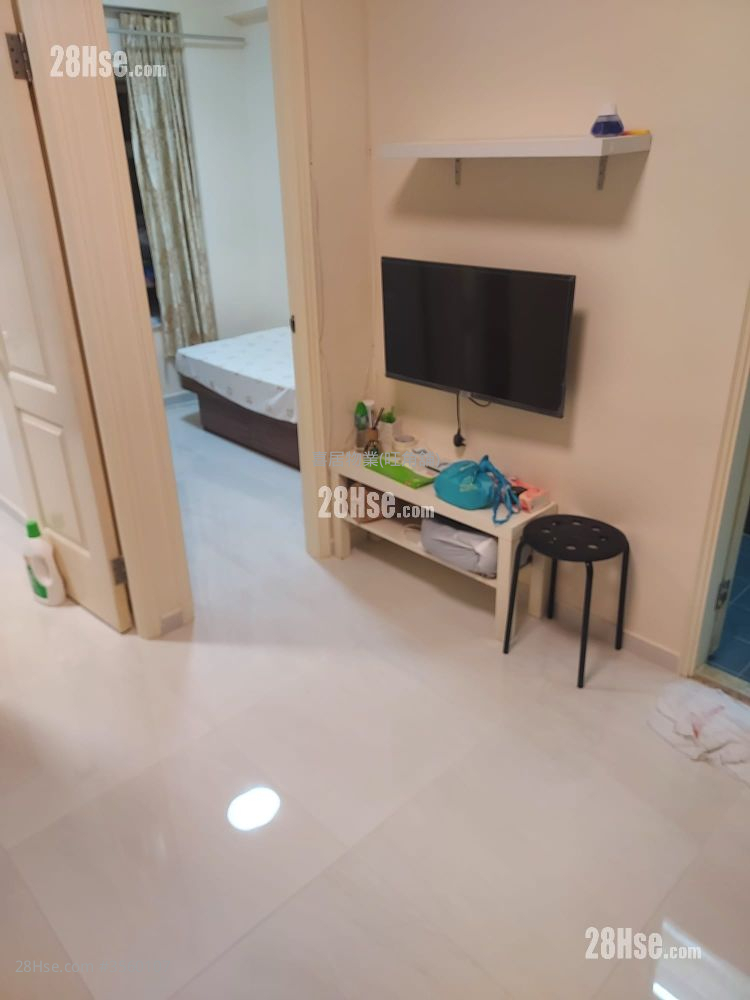 Hung Hay Building Rental 2 Bedrooms , 1 Bathroom 305 ft²