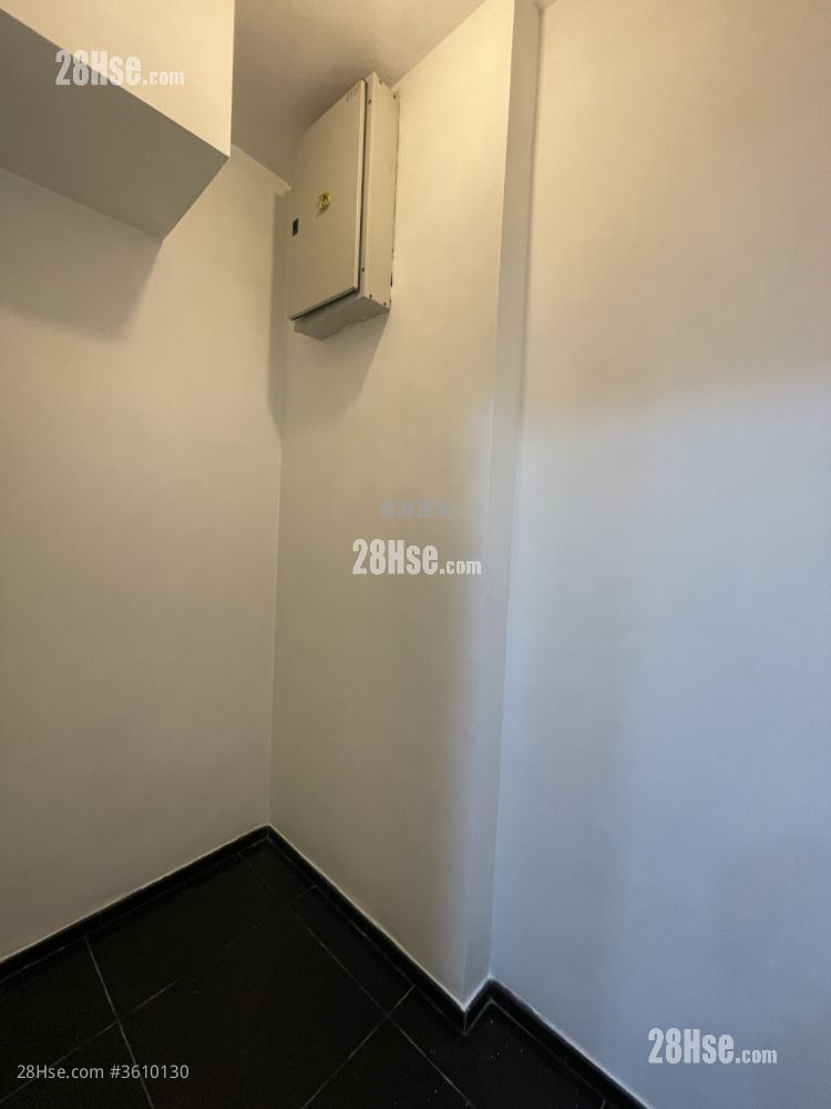 One Silversea Rental 3 Bedrooms , 2 Bathrooms 955 ft² One Silversea Rental 3 Bedrooms , 2 Bathrooms 955 ft²