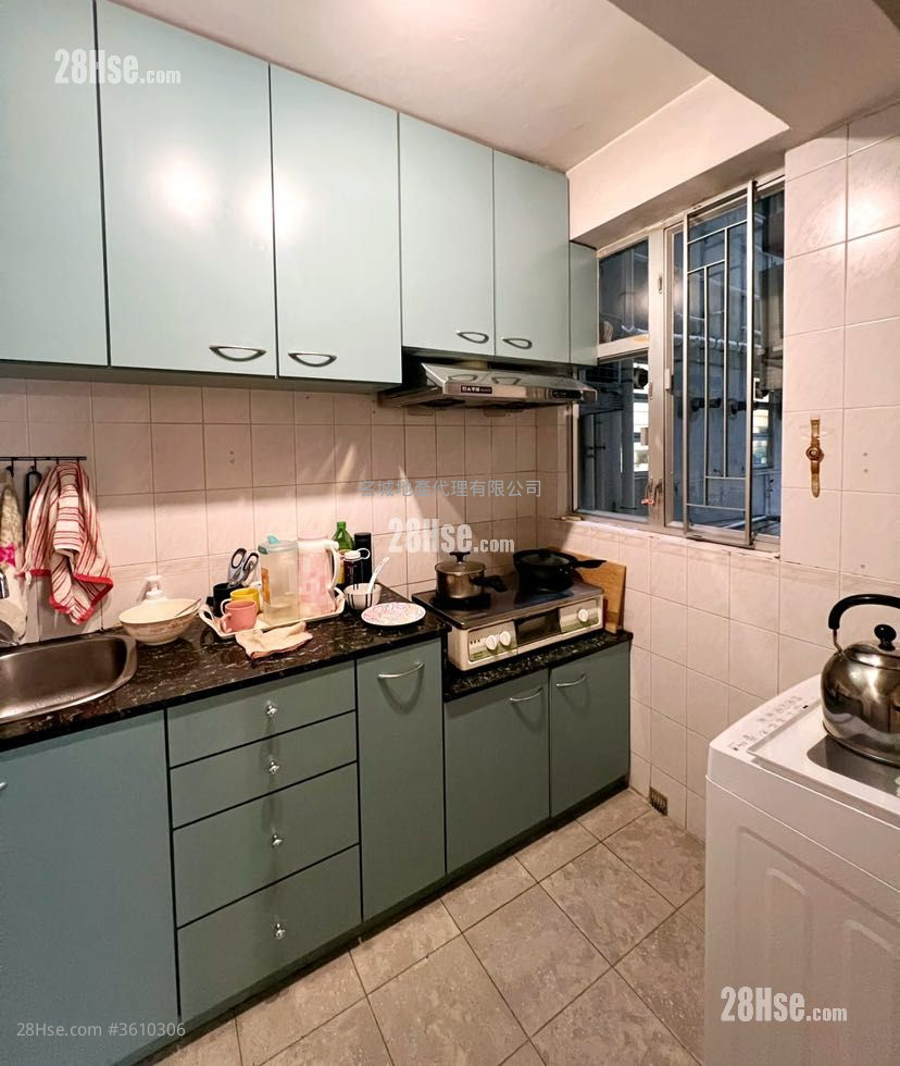Man Lai Court Sell 3 Bedrooms , 2 Bathrooms 629 ft² Man Lai Court Sell 3 Bedrooms , 2 Bathrooms 629 ft²