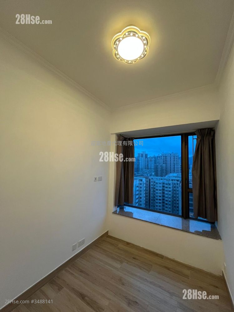 Royal Peninsula Rental 2 Bedrooms , 1 Bathroom 561 ft²