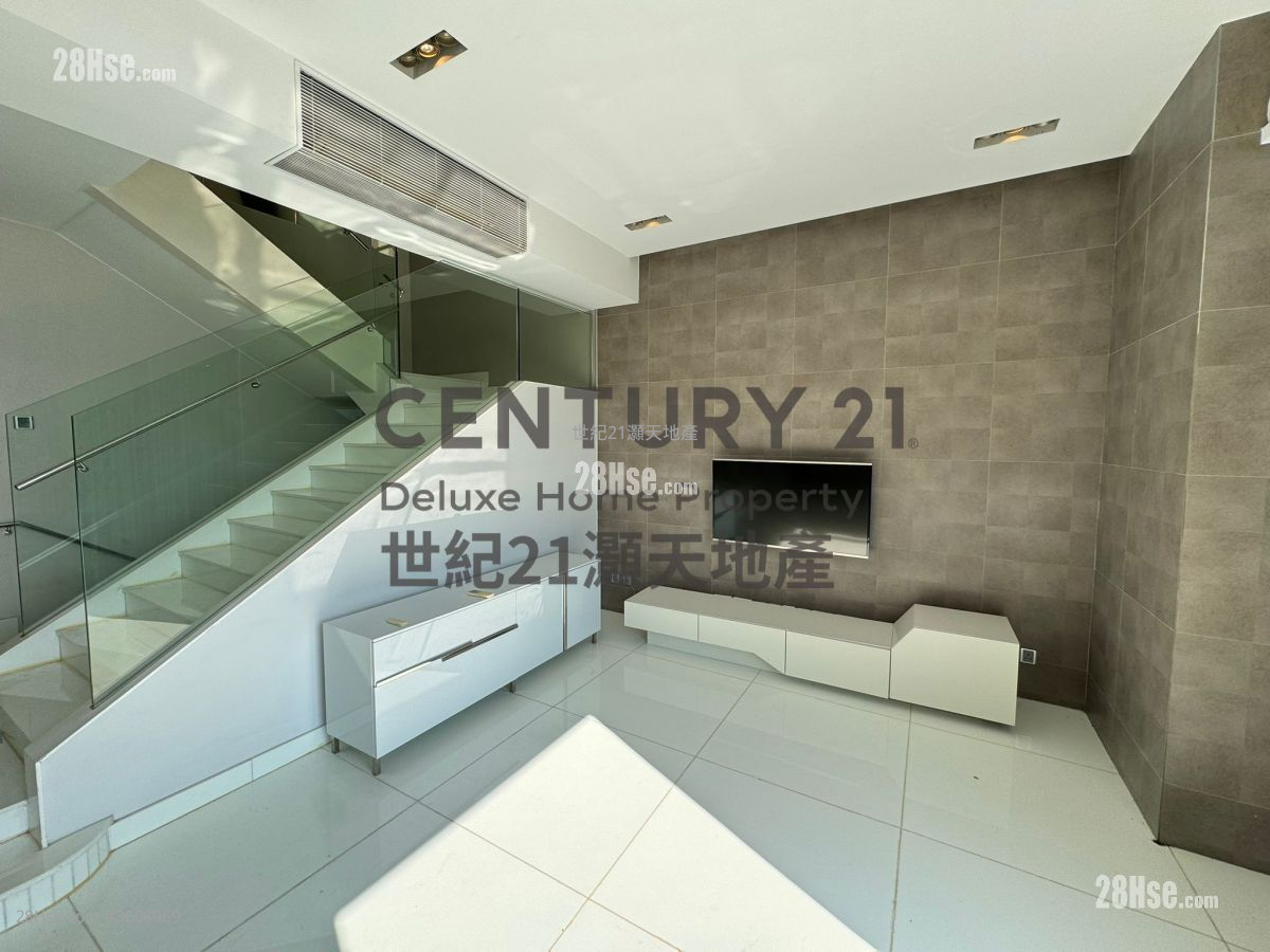 The Beverly Hills Rental 5+ Bedrooms , 3 Bathrooms 2,461 ft² The Beverly Hills Rental 5+ Bedrooms , 3 Bathrooms 2,461 ft²