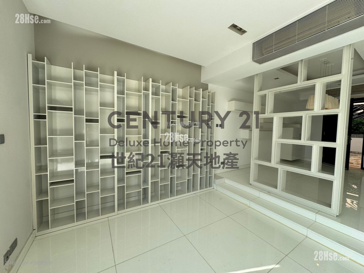The Beverly Hills Rental 5+ Bedrooms , 3 Bathrooms 2,461 ft² The Beverly Hills Rental 5+ Bedrooms , 3 Bathrooms 2,461 ft²