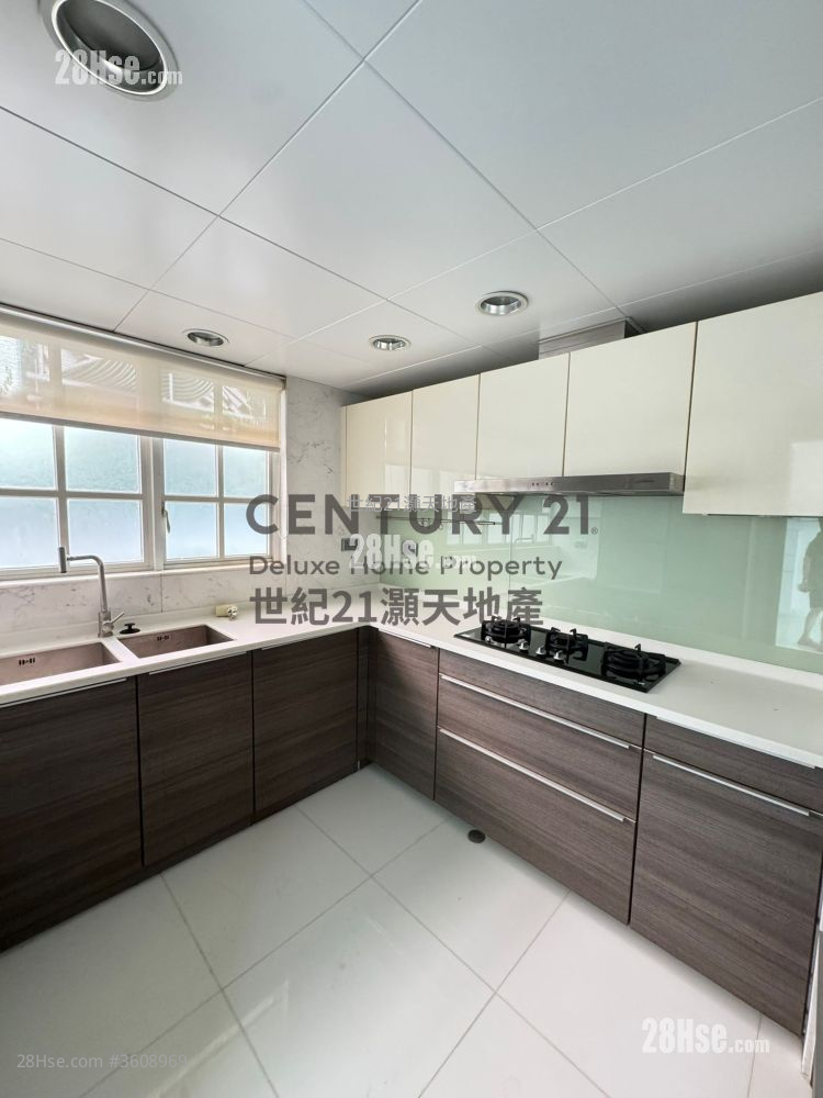 The Beverly Hills Rental 5+ Bedrooms , 3 Bathrooms 2,461 ft² The Beverly Hills Rental 5+ Bedrooms , 3 Bathrooms 2,461 ft²