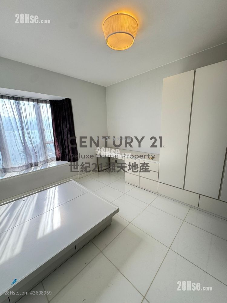 The Beverly Hills Rental 5+ Bedrooms , 3 Bathrooms 2,461 ft² The Beverly Hills Rental 5+ Bedrooms , 3 Bathrooms 2,461 ft²