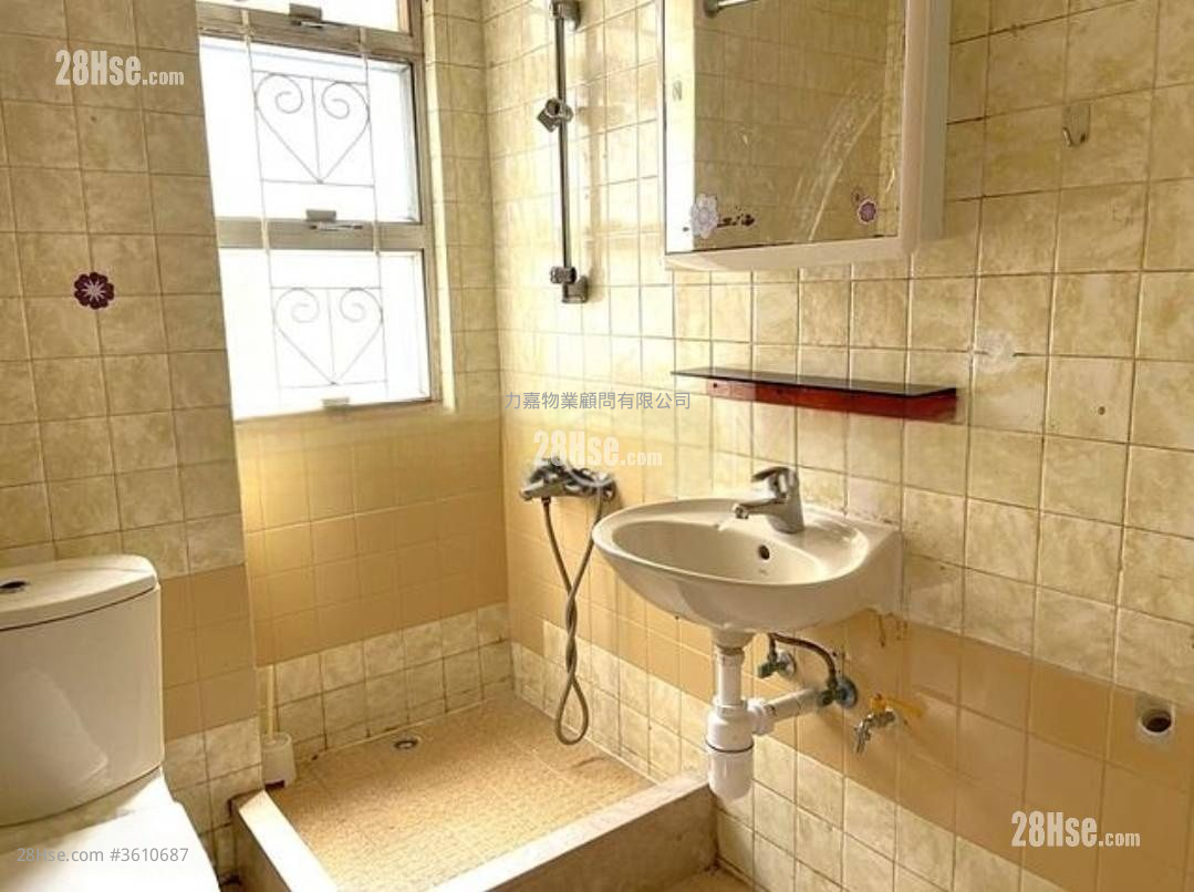 Regent Court Sell 3 Bedrooms , 2 Bathrooms 691 ft² Regent Court Sell 3 Bedrooms , 2 Bathrooms 691 ft²