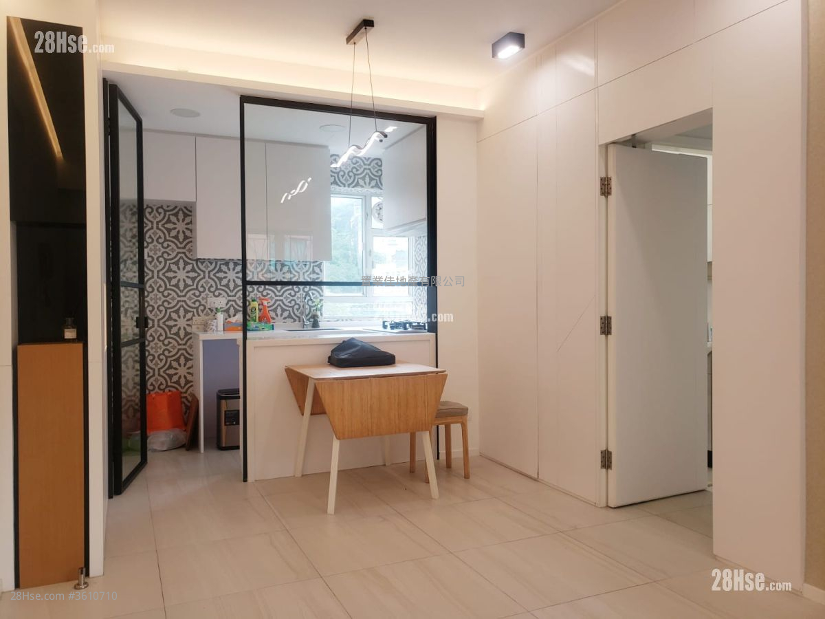 Fook Hing Court Sell 3 Bedrooms , 2 Bathrooms 579 ft² Fook Hing Court Sell 3 Bedrooms , 2 Bathrooms 579 ft²