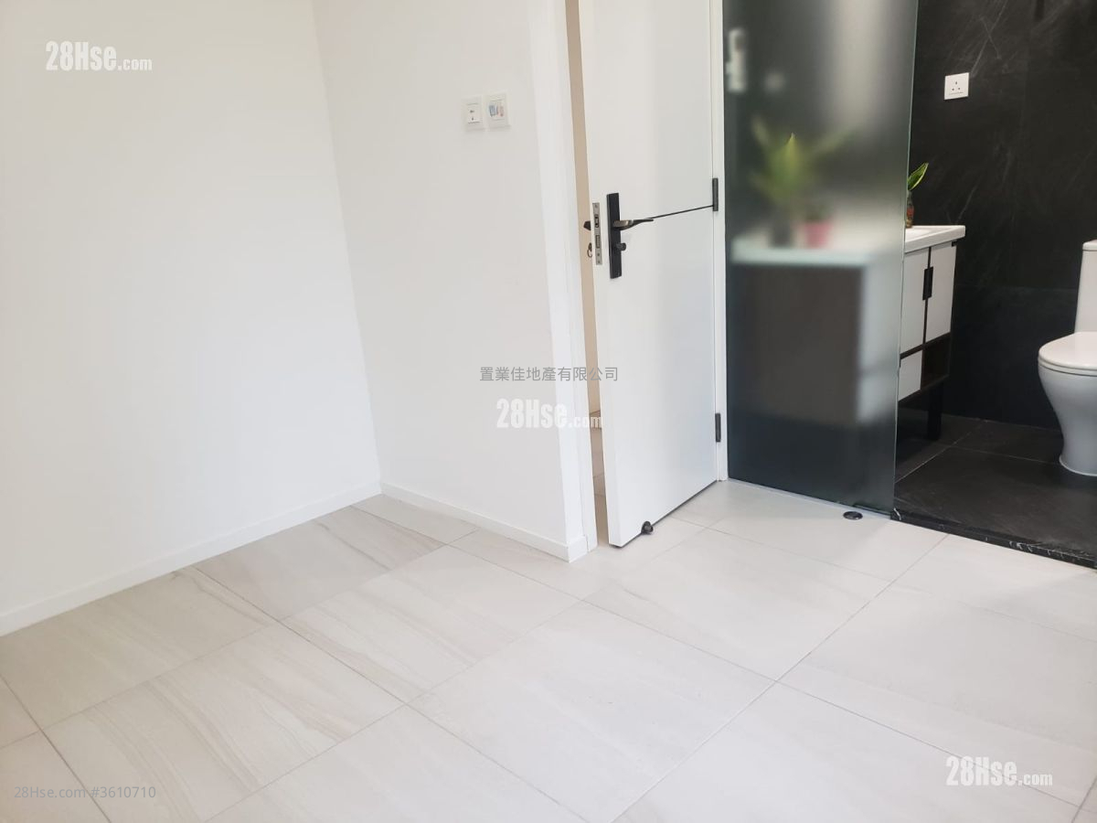 Fook Hing Court Sell 3 Bedrooms , 2 Bathrooms 579 ft² Fook Hing Court Sell 3 Bedrooms , 2 Bathrooms 579 ft²