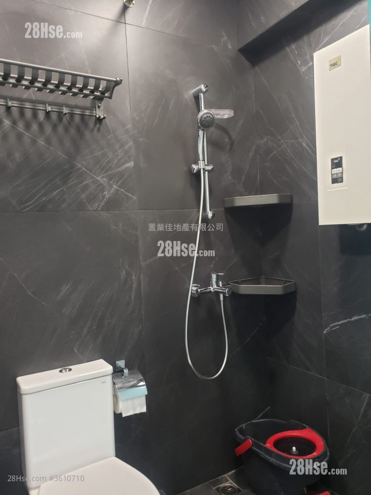 Fook Hing Court Sell 3 Bedrooms , 2 Bathrooms 579 ft² Fook Hing Court Sell 3 Bedrooms , 2 Bathrooms 579 ft²