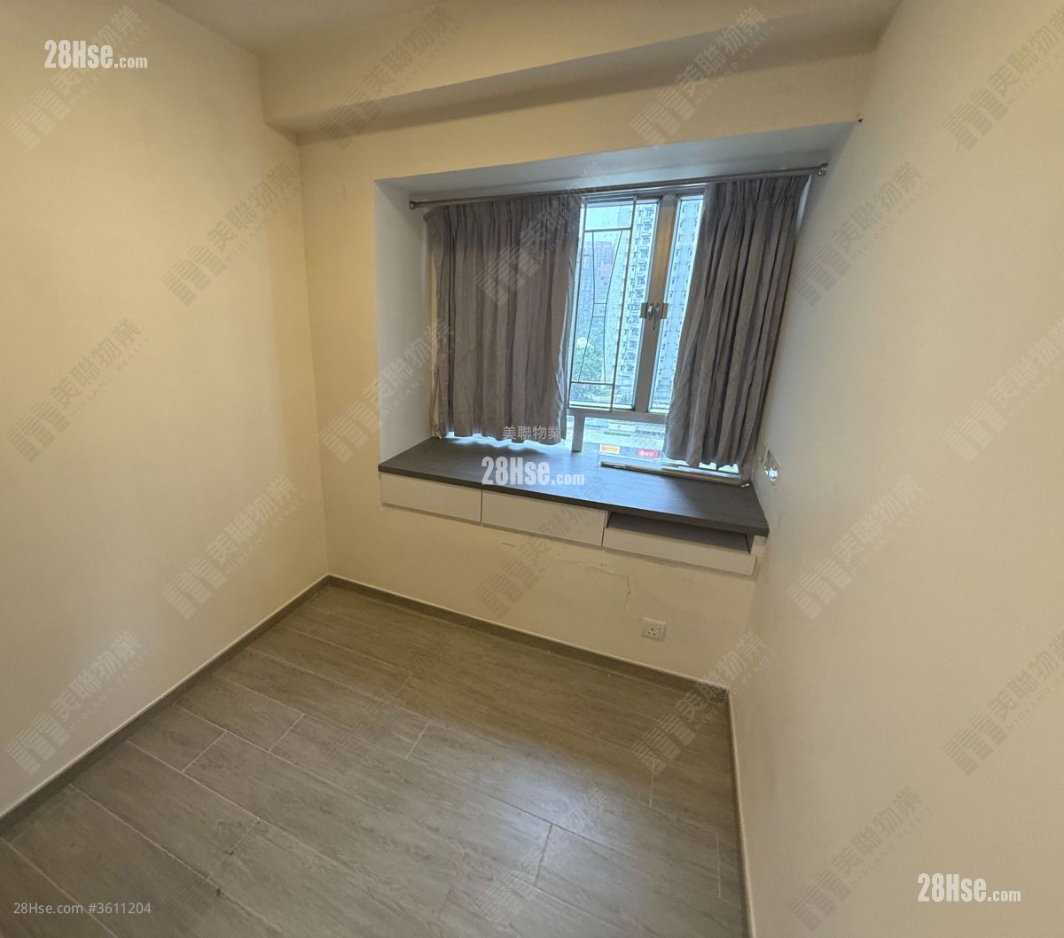 Lucky Plaza Sell 2 Bedrooms , 1 Bathroom 348 ft² Lucky Plaza Sell 2 Bedrooms , 1 Bathroom 348 ft²