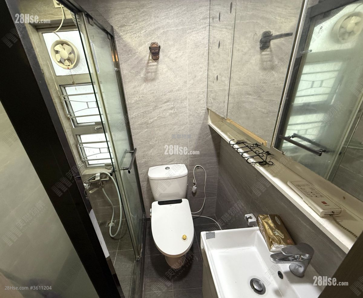 Lucky Plaza Sell 2 Bedrooms , 1 Bathroom 348 ft² Lucky Plaza Sell 2 Bedrooms , 1 Bathroom 348 ft²