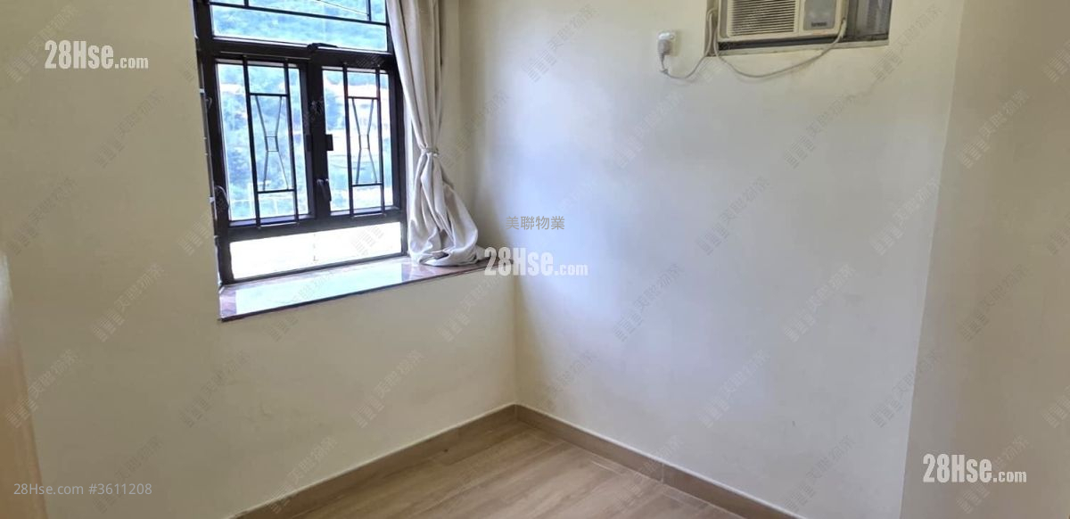 Wai Wah Centre Sell 2 Bedrooms , 1 Bathroom 358 ft² Wai Wah Centre Sell 2 Bedrooms , 1 Bathroom 358 ft²