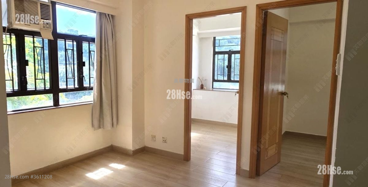 Wai Wah Centre Sell 2 Bedrooms , 1 Bathroom 358 ft² Wai Wah Centre Sell 2 Bedrooms , 1 Bathroom 358 ft²