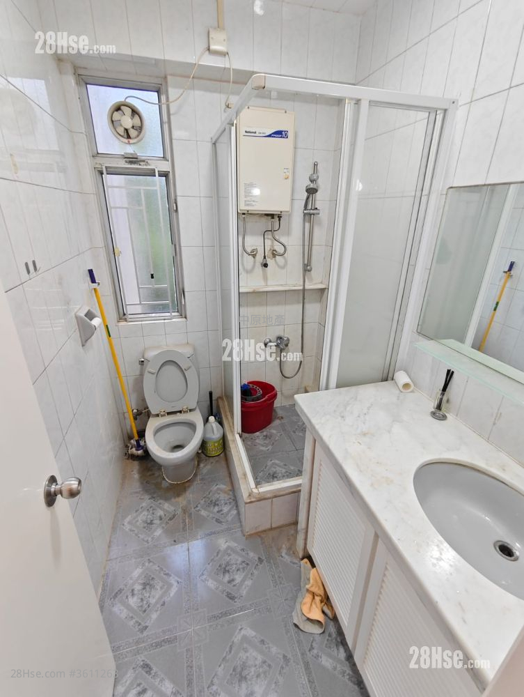 Hong Kong Garden Sell 3 Bedrooms , 2 Bathrooms 828 ft² Hong Kong Garden Sell 3 Bedrooms , 2 Bathrooms 828 ft²