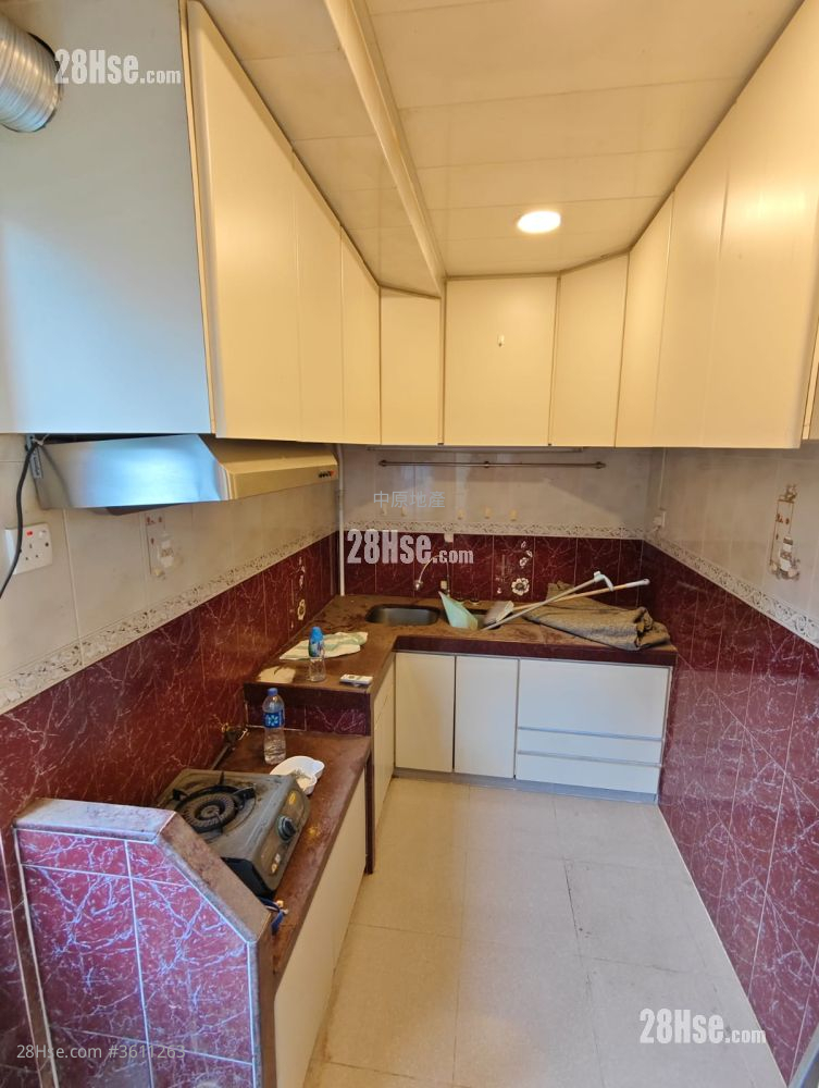 Hong Kong Garden Sell 3 Bedrooms , 2 Bathrooms 828 ft² Hong Kong Garden Sell 3 Bedrooms , 2 Bathrooms 828 ft²