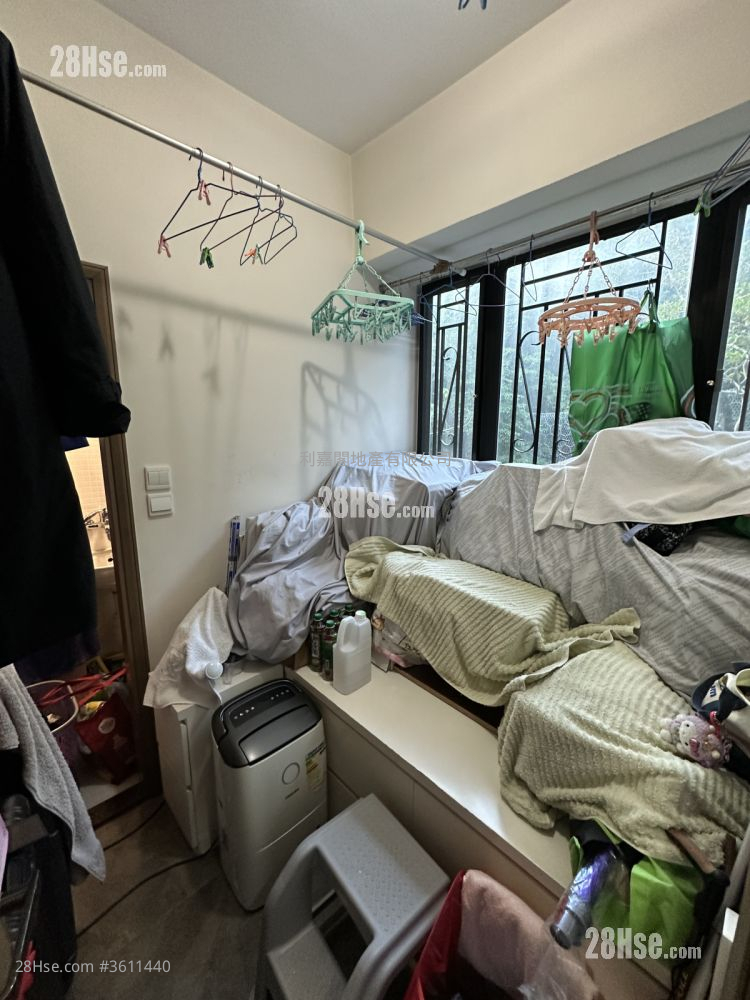 Forest Hill Sell 3 Bedrooms , 2 Bathrooms 934 ft² Forest Hill Sell 3 Bedrooms , 2 Bathrooms 934 ft²