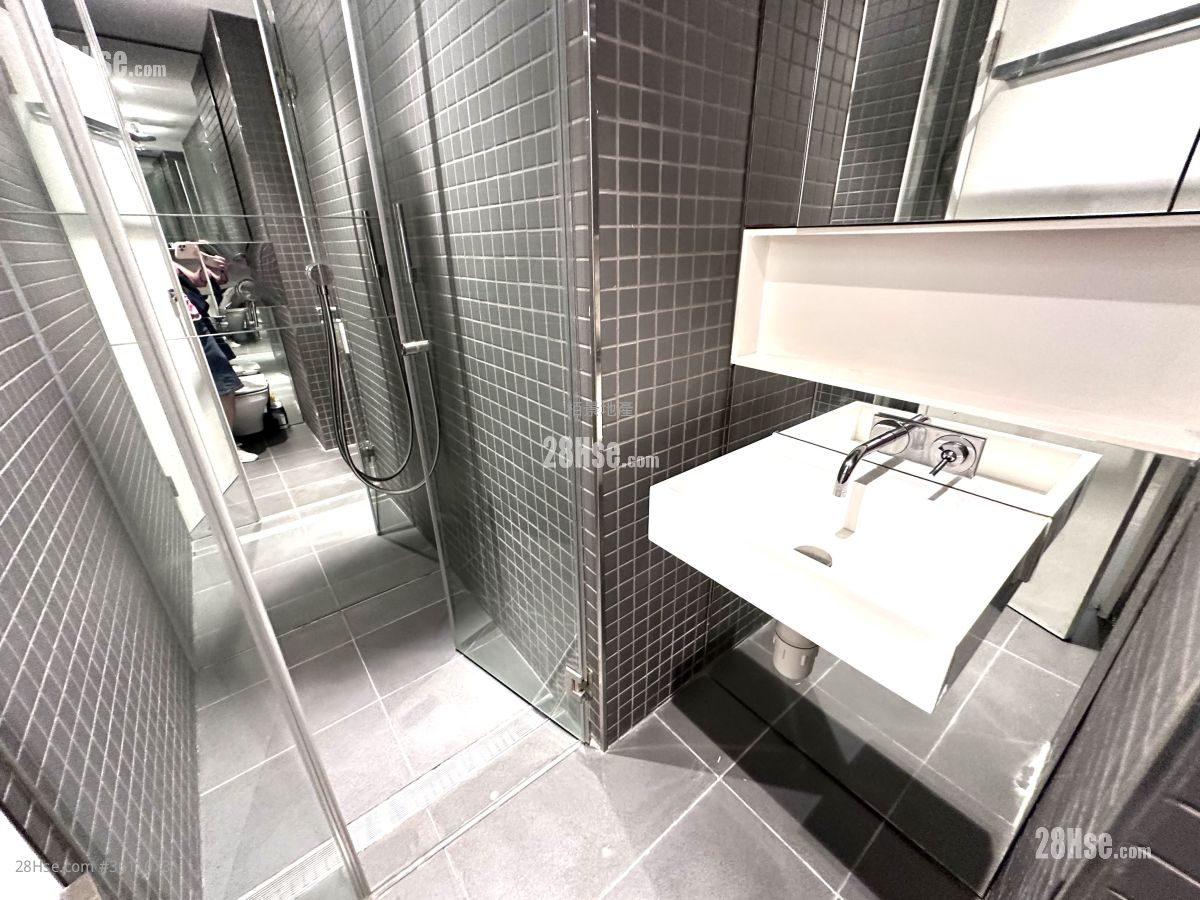 Pak Lee Building Sell 2 Bedrooms , 2 Bathrooms 633 ft² Pak Lee Building Sell 2 Bedrooms , 2 Bathrooms 633 ft²