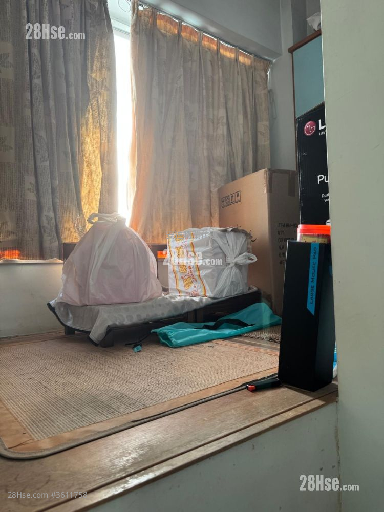 Yun Kai Building Sell 3 Bedrooms , 1 Bathroom 443 ft² Yun Kai Building Sell 3 Bedrooms , 1 Bathroom 443 ft²