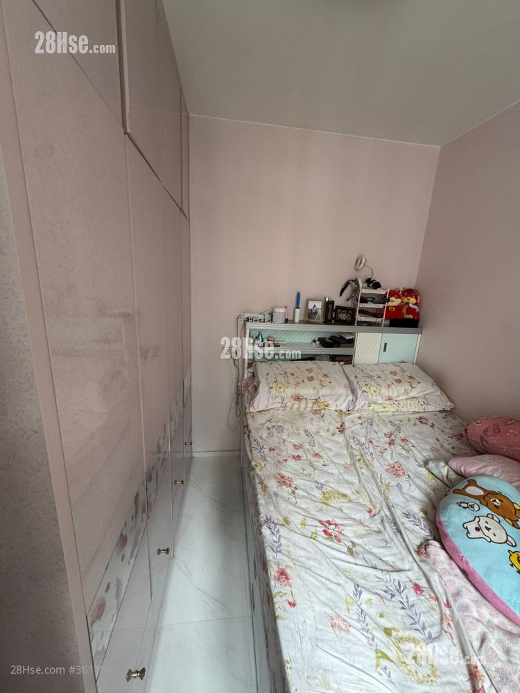 Hoi Lok Court Sell 3 Bedrooms , 1 Bathroom 478 ft² Hoi Lok Court Sell 3 Bedrooms , 1 Bathroom 478 ft²