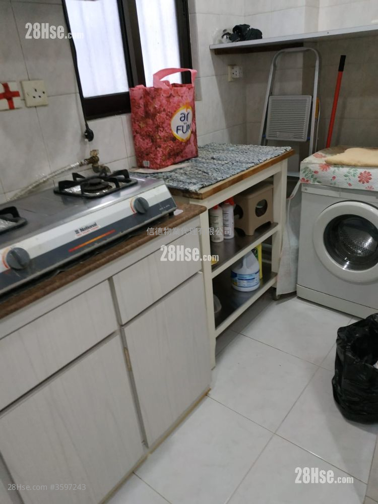 Pak Lee Building Rental 2 Bedrooms , 2 Bathrooms 670 ft²