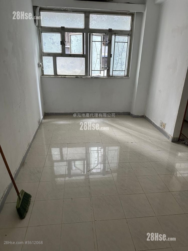 Koon Wah Building Sell 2 Bedrooms , 1 Bathroom 328 ft² Koon Wah Building Sell 2 Bedrooms , 1 Bathroom 328 ft²